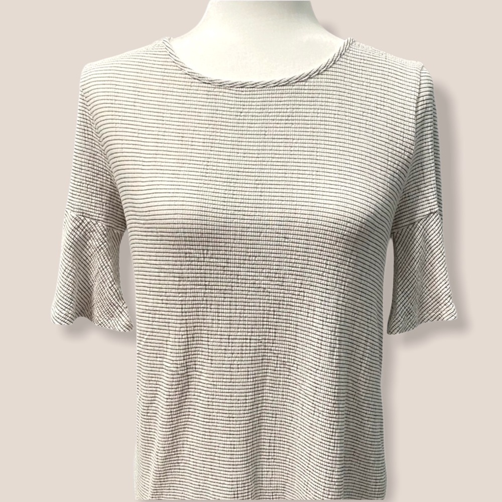 LC Lauren Conrad Bell 3/4 Sleeve Keyhole Back Top